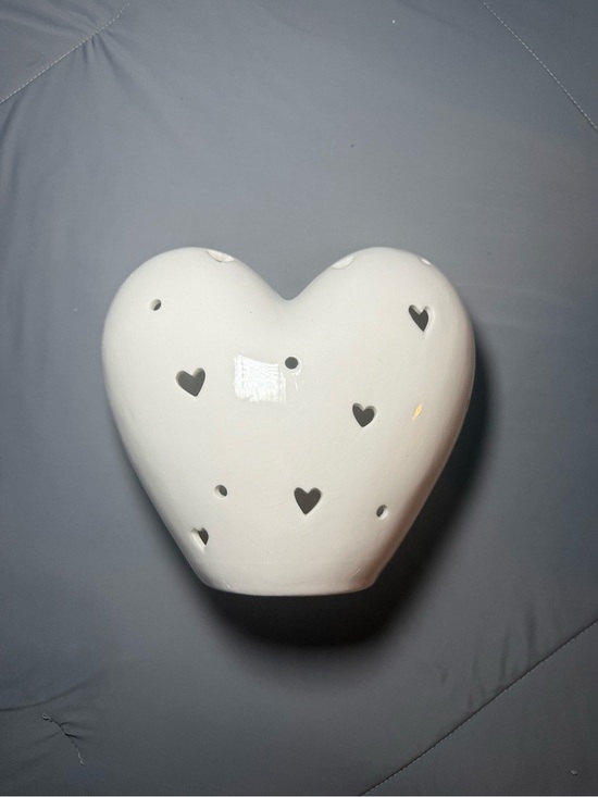 Cracker Barrel Other - Cracker Barrel Light Up Ceramic Heart White with Cutout Hearts Night Light